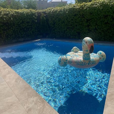 Space In The Villa With Poll Near Golf In Madrid Exterior foto