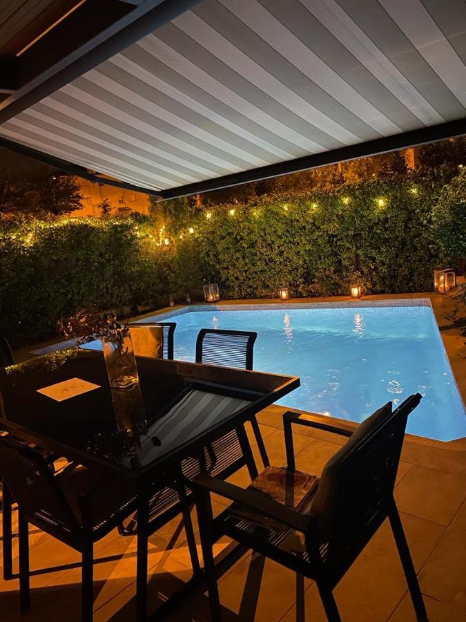 Space In The Villa With Poll Near Golf In Madrid Exterior foto